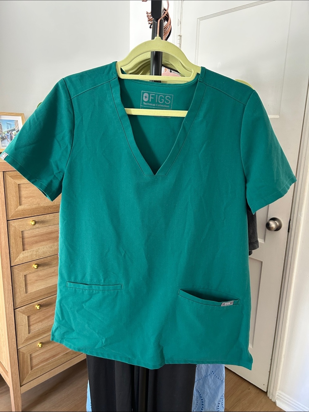Figs Casma Three-Pocket Scrub Top. Size small. PO #1264